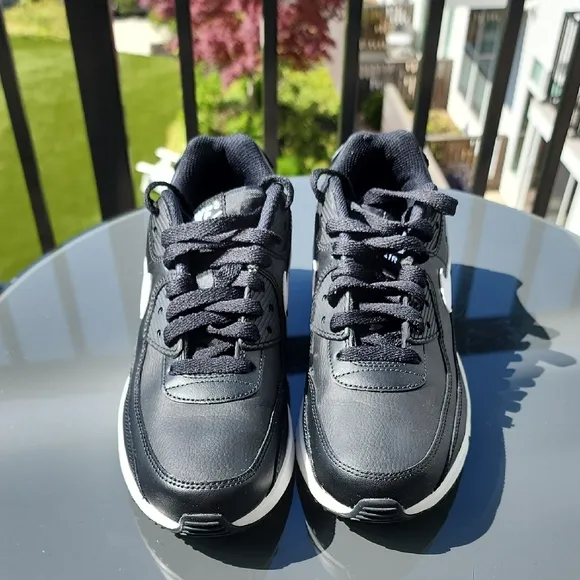 Nike Air Max 90 LTR Black Sneakers with Classic Design and Versatile Style
