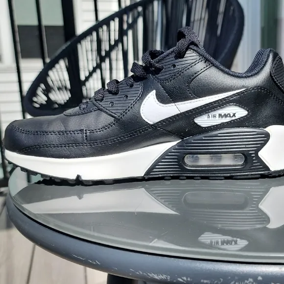 Nike Air Max 90 LTR Black Sneakers with Classic Design and Versatile Style