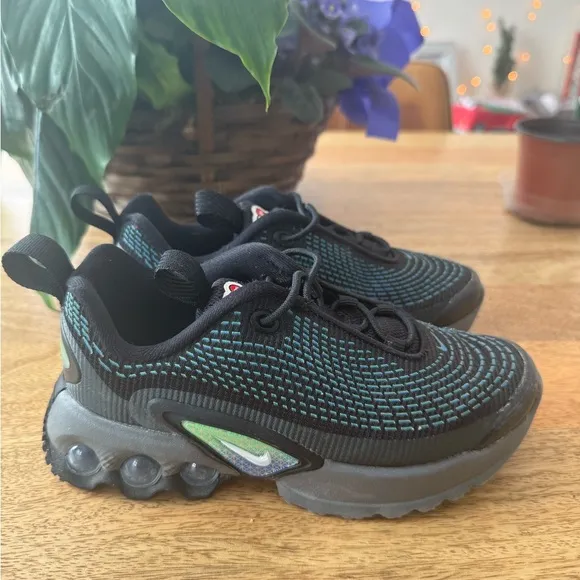 Nike Air Max Dn, Black and Blue Sneakers with Modern Design