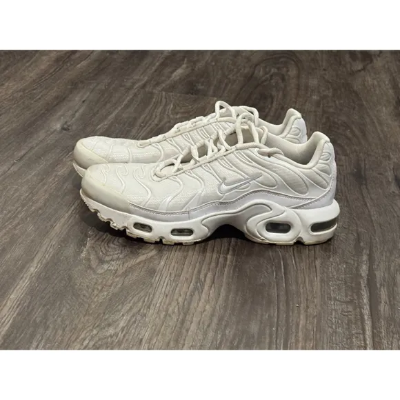 Nike Air Max Plus (GS) triple White Metallic Silver CW7044-100 Youth Size 6.5Y