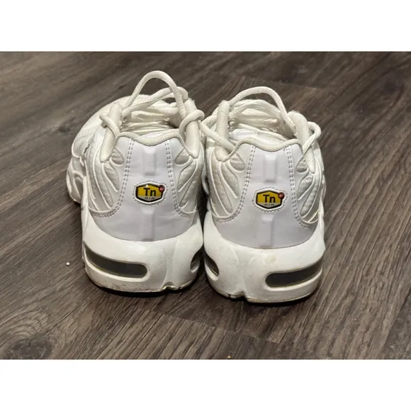 Nike Air Max Plus (GS) triple White Metallic Silver CW7044-100 Youth Size 6.5Y
