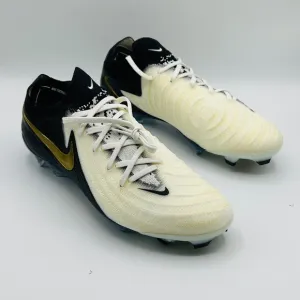 Nike Black and White Athletic Shoes with Textured Upper