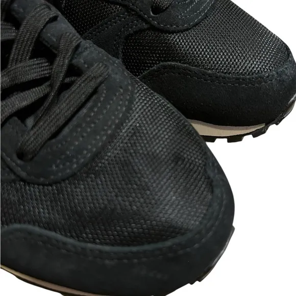 Nike Black Athletic Shoes with Minimalist Design