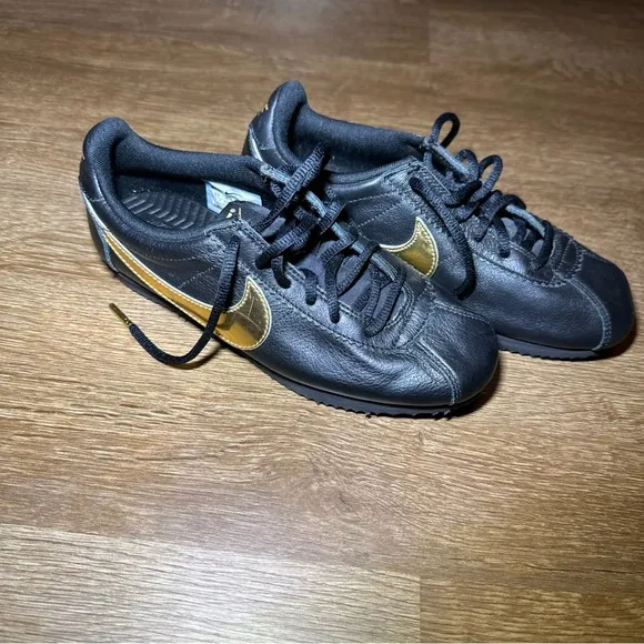 Nike Cortez Black Gold Leather Sneaker Shoes 807471-008 Youth 5 US 2015