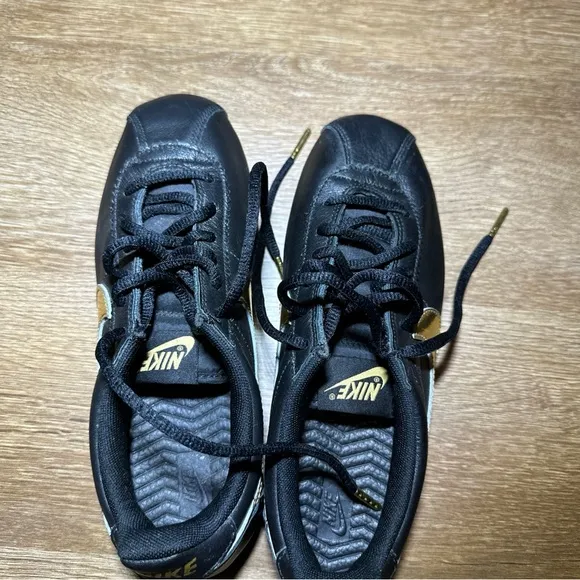 Nike Cortez Black Gold Leather Sneaker Shoes 807471-008 Youth 5 US 2015