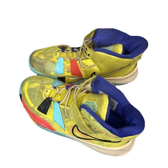 Nike Kyrie 7 Youth Size 2.5 Sneaker Shoes . 1 World 1 People KYRIE IRVING NBA