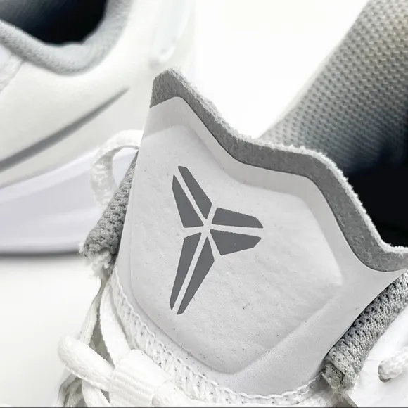 NIKE Mamba Fury White Wolf Gray Platinum Snakeskin Textured Athletic Sneakers