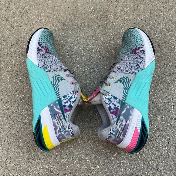 NIKE Metcon 8 'Graffiti Graphics' Women's Training Shoes Blue Gray Pink 7.5