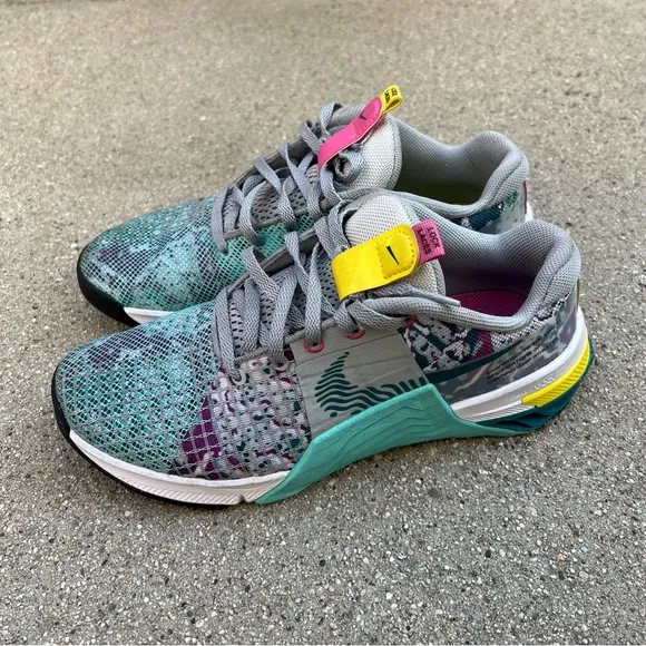 NIKE Metcon 8 'Graffiti Graphics' Women's Training Shoes Blue Gray Pink 7.5