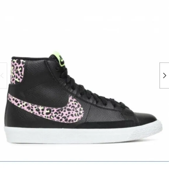 Nike sb blazer shoes pink black mid suede pink salt sneakers