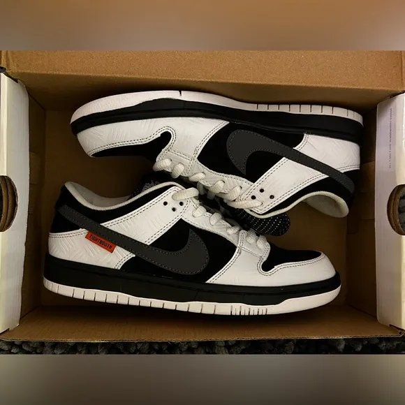 Nike TightBooth SB Dunk Low Pro Black and White Sneakers/Skateboard Shoes Size 8