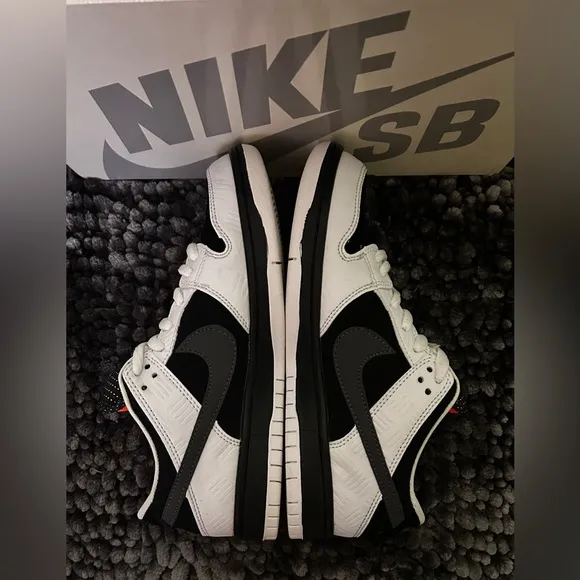 Nike TightBooth SB Dunk Low Pro Black and White Sneakers/Skateboard Shoes Size 8