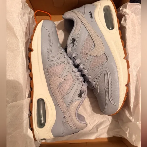 Nike Women's Air Max Command PRM