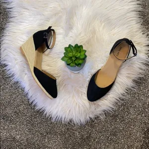 Nine West black espadrille wedges