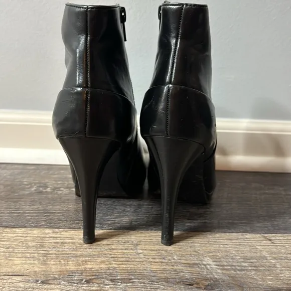Nine West heeled booties size 8.5
