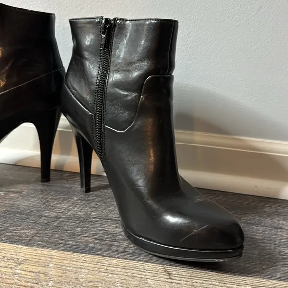 Nine West heeled booties size 8.5