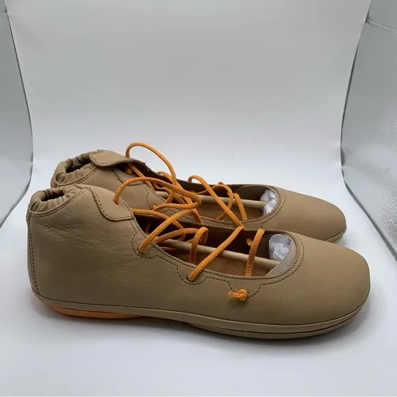 NWB Camper Runner Up womens Ankle Boot biege size US 11 flats leather