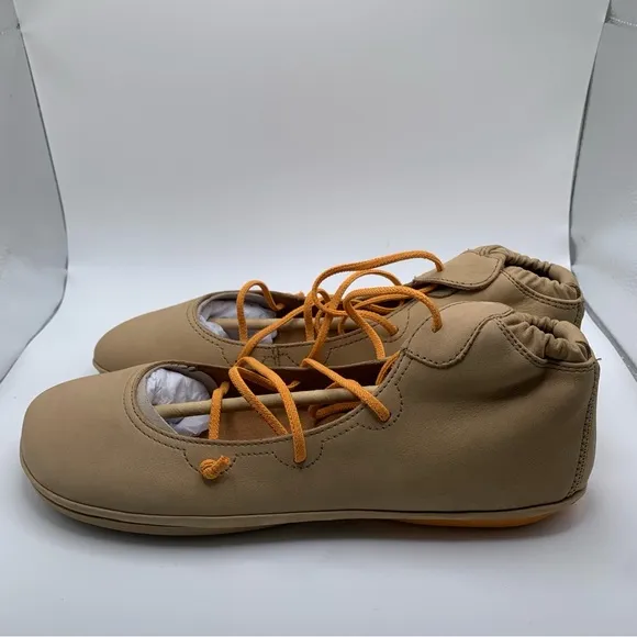 NWB Camper Runner Up womens Ankle Boot biege size US 11 flats leather