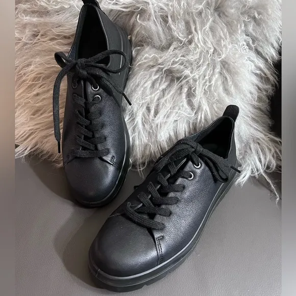 NWOB $170 ECCO Black Fluidform Leather Sneakers