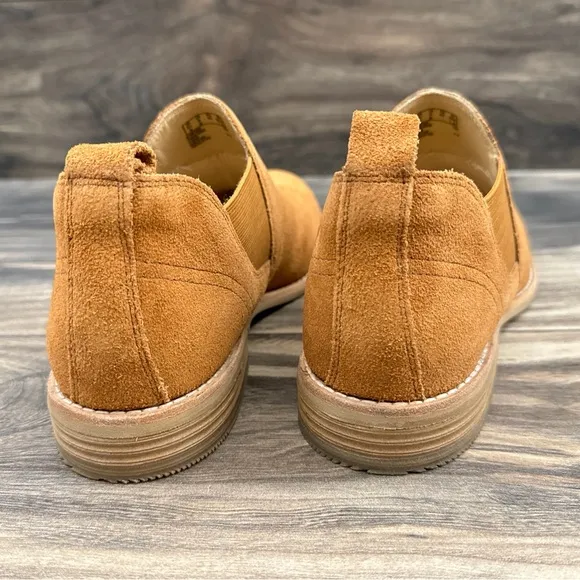 NWOB Clarks Edenvale Page Tan Suede Slip On Flat Booties Shooties