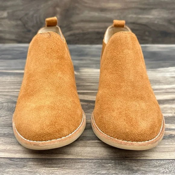 NWOB Clarks Edenvale Page Tan Suede Slip On Flat Booties Shooties