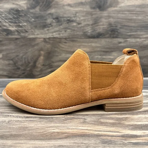 NWOB Clarks Edenvale Page Tan Suede Slip On Flat Booties Shooties
