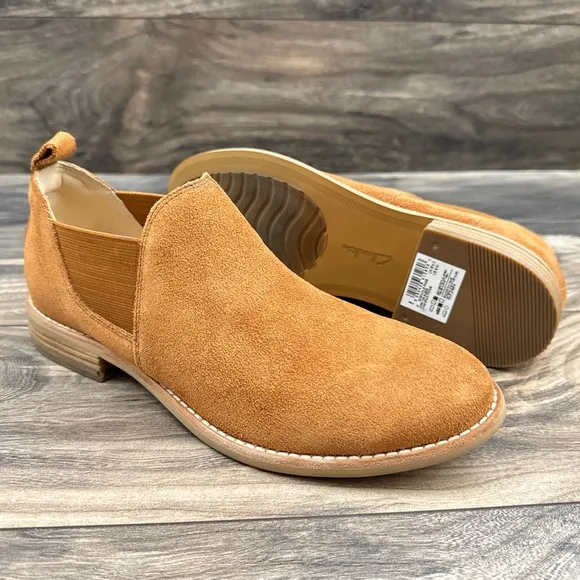 NWOB Clarks Edenvale Page Tan Suede Slip On Flat Booties Shooties