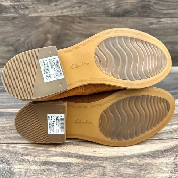 NWOB Clarks Edenvale Page Tan Suede Slip On Flat Booties Shooties