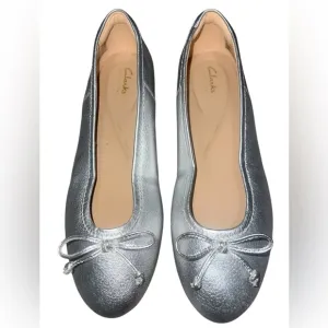 NWOB Clarks Women's Signature Leather Ballet Flats - Fawna Lily Size 9 Medium
