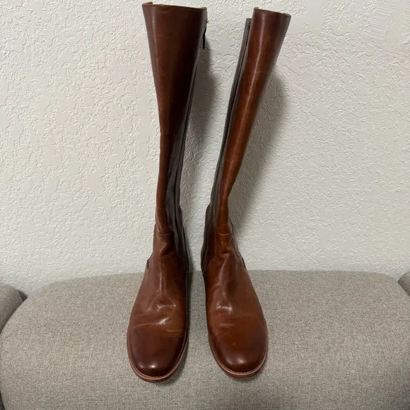 NWOB Frye Brown Frye Carly Shield Caramel Leather Tall Boots Size 9