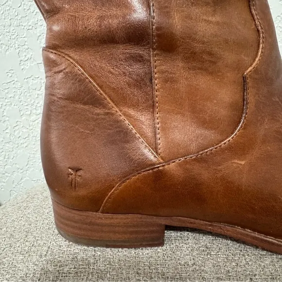 NWOB Frye Brown Frye Carly Shield Caramel Leather Tall Boots Size 9