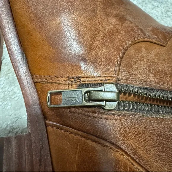 NWOB Frye Brown Frye Carly Shield Caramel Leather Tall Boots Size 9