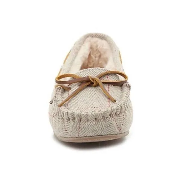 NWOB Minnetonka Moccasins Women’s Fabric Gina Trapper Tan/Herringbone Size 6