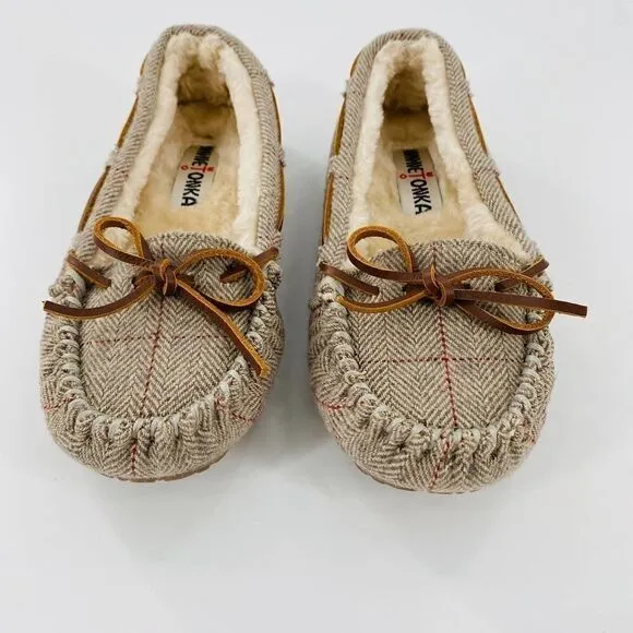 NWOB Minnetonka Moccasins Women’s Fabric Gina Trapper Tan/Herringbone Size 6