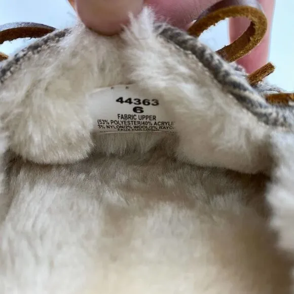 NWOB Minnetonka Moccasins Women’s Fabric Gina Trapper Tan/Herringbone Size 6
