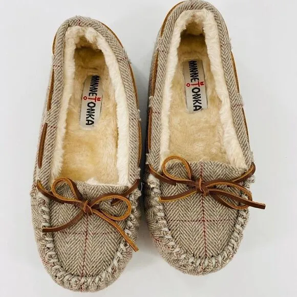 NWOB Minnetonka Moccasins Women’s Fabric Gina Trapper Tan/Herringbone Size 6