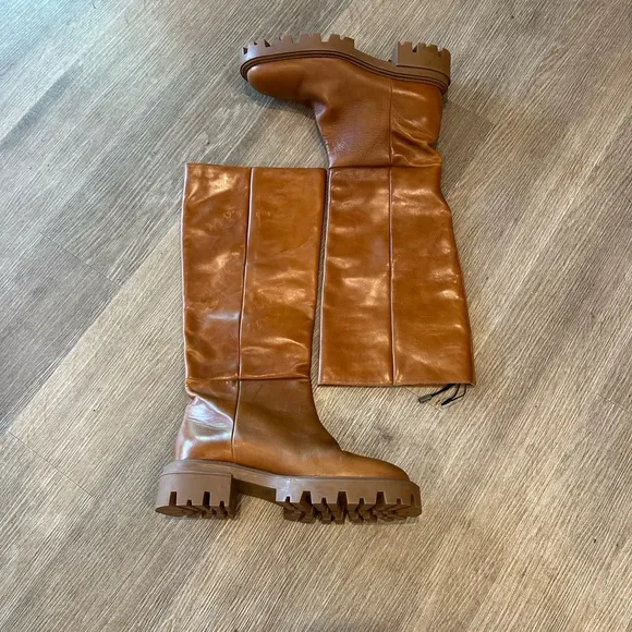 NWOB! Zara Genuine Flat Leather Tall Lug Sole Platform Pull On Boots