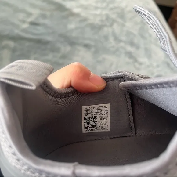 NWOT Adidas Originals NMD R1 Shoes Men's Sneakers Running Shoes Gray White