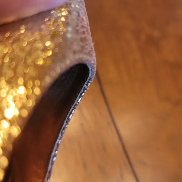 NWOT Banana Republic Round Gold Shimmer Metallic Speckled Leather Flat Shoes