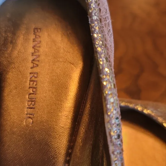 NWOT Banana Republic Round Gold Shimmer Metallic Speckled Leather Flat Shoes