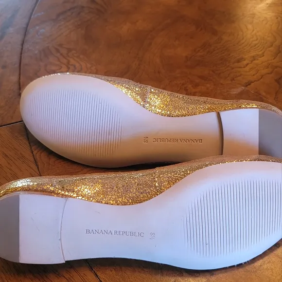 NWOT Banana Republic Round Gold Shimmer Metallic Speckled Leather Flat Shoes