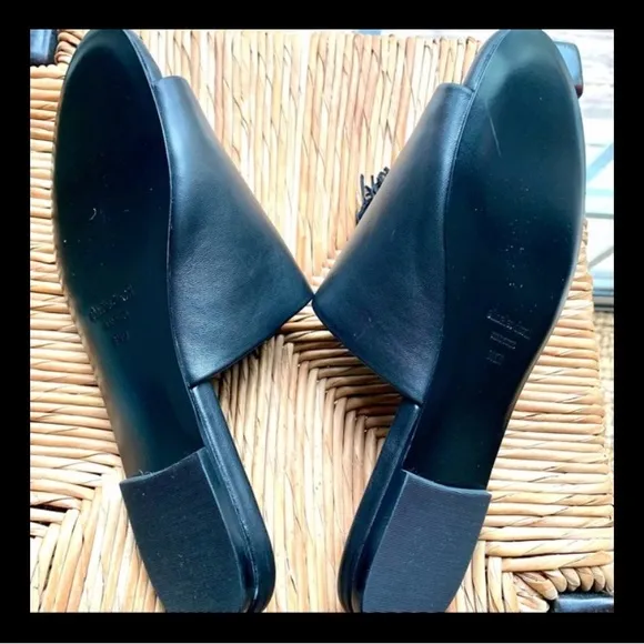 NWOT Charles David Black Tassel Flats