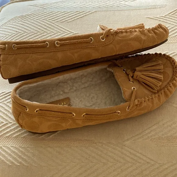 NWOT Coach Anita camel moccasins