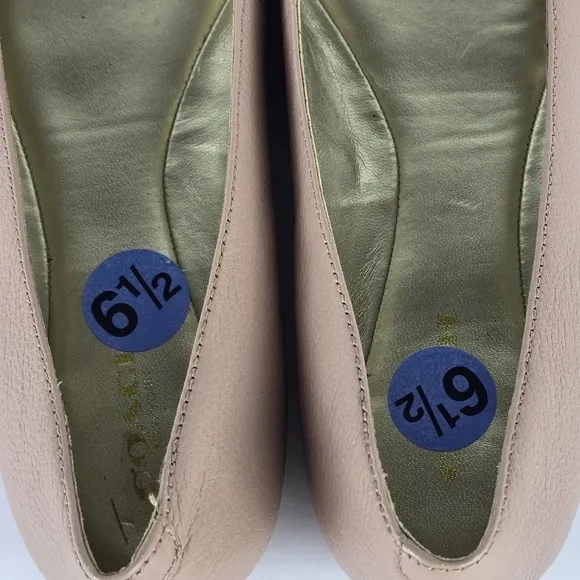 NWOT Coach Bianca Blush Pink Flats Pebbled Leather Gold Tone Plaque Size 6.5