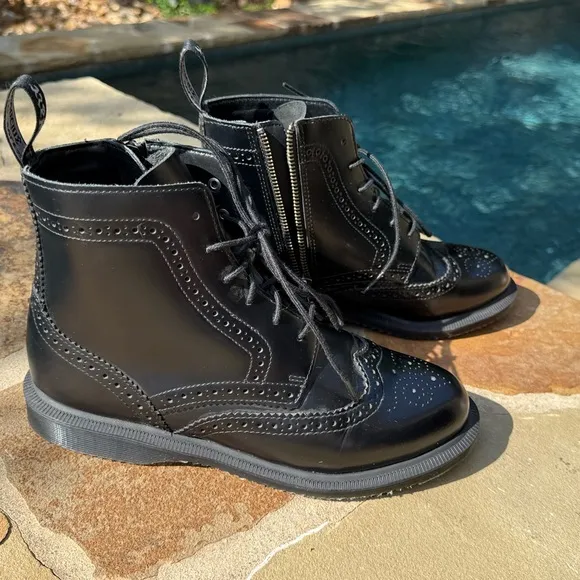 NWOT Dr Martens Delphine Boots Black Leather Women’s Size 8 US 39 EU