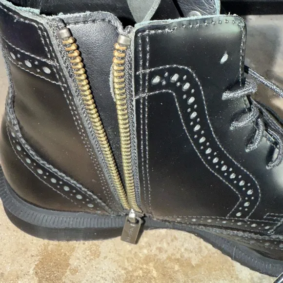 NWOT Dr Martens Delphine Boots Black Leather Women’s Size 8 US 39 EU