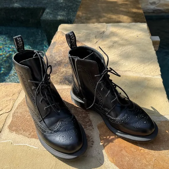 NWOT Dr Martens Delphine Boots Black Leather Women’s Size 8 US 39 EU