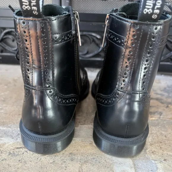 NWOT Dr Martens Delphine Boots Black Leather Women’s Size 8 US 39 EU
