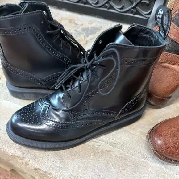 NWOT Dr Martens Delphine Boots Black Leather Women’s Size 8 US 39 EU
