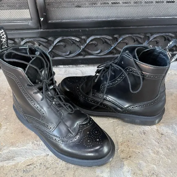 NWOT Dr Martens Delphine Boots Black Leather Women’s Size 8 US 39 EU